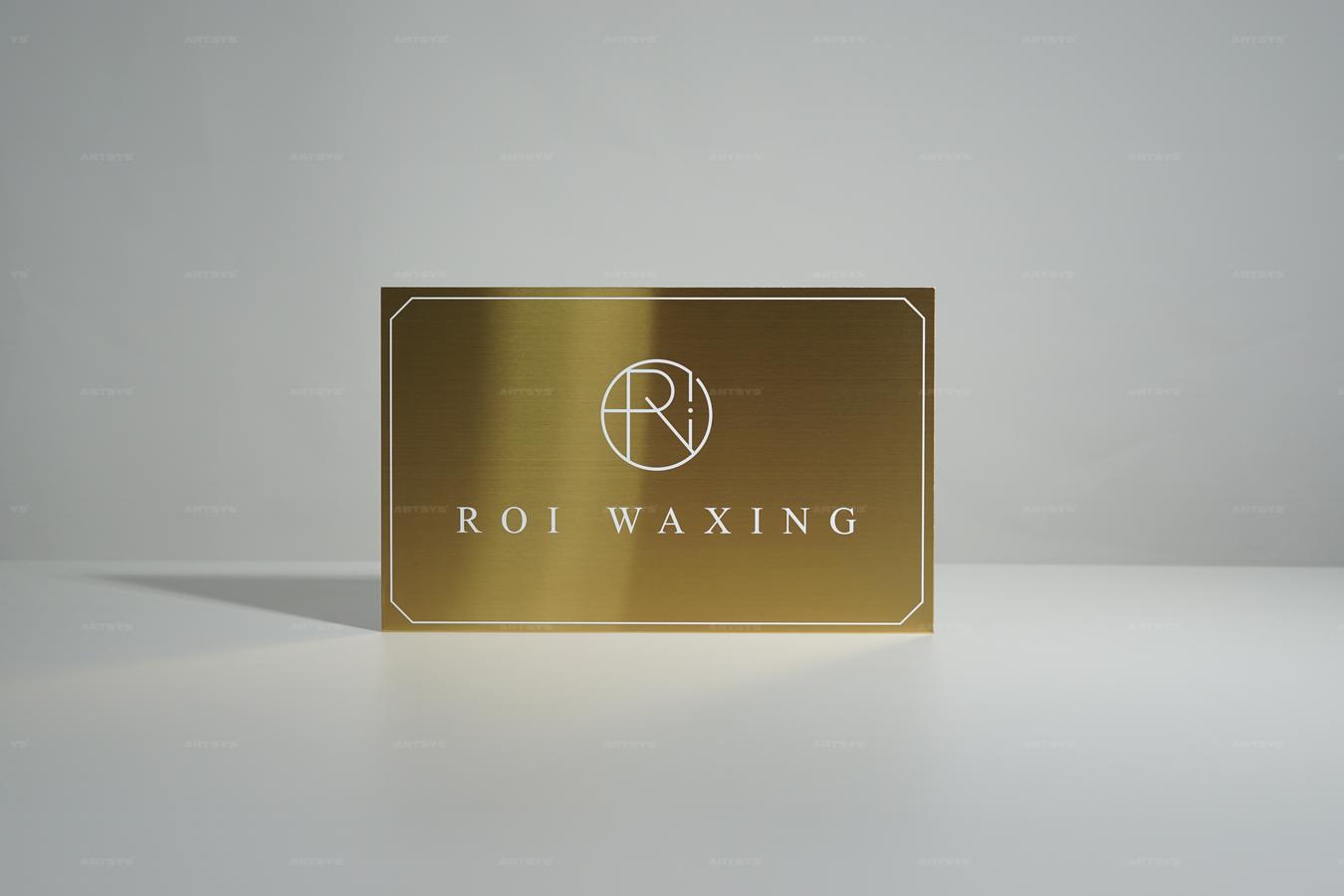 아트시스의 고급스러운 금색 스테인리스 스틸 ROI WAXING 간판